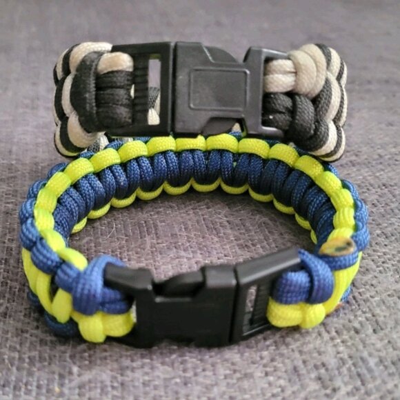 💙💛 2 Paracord Bracelets Clip Shut 🖤🩶 Handmade, Blue/Yellow & Black/Gray - Picture 2 of 5